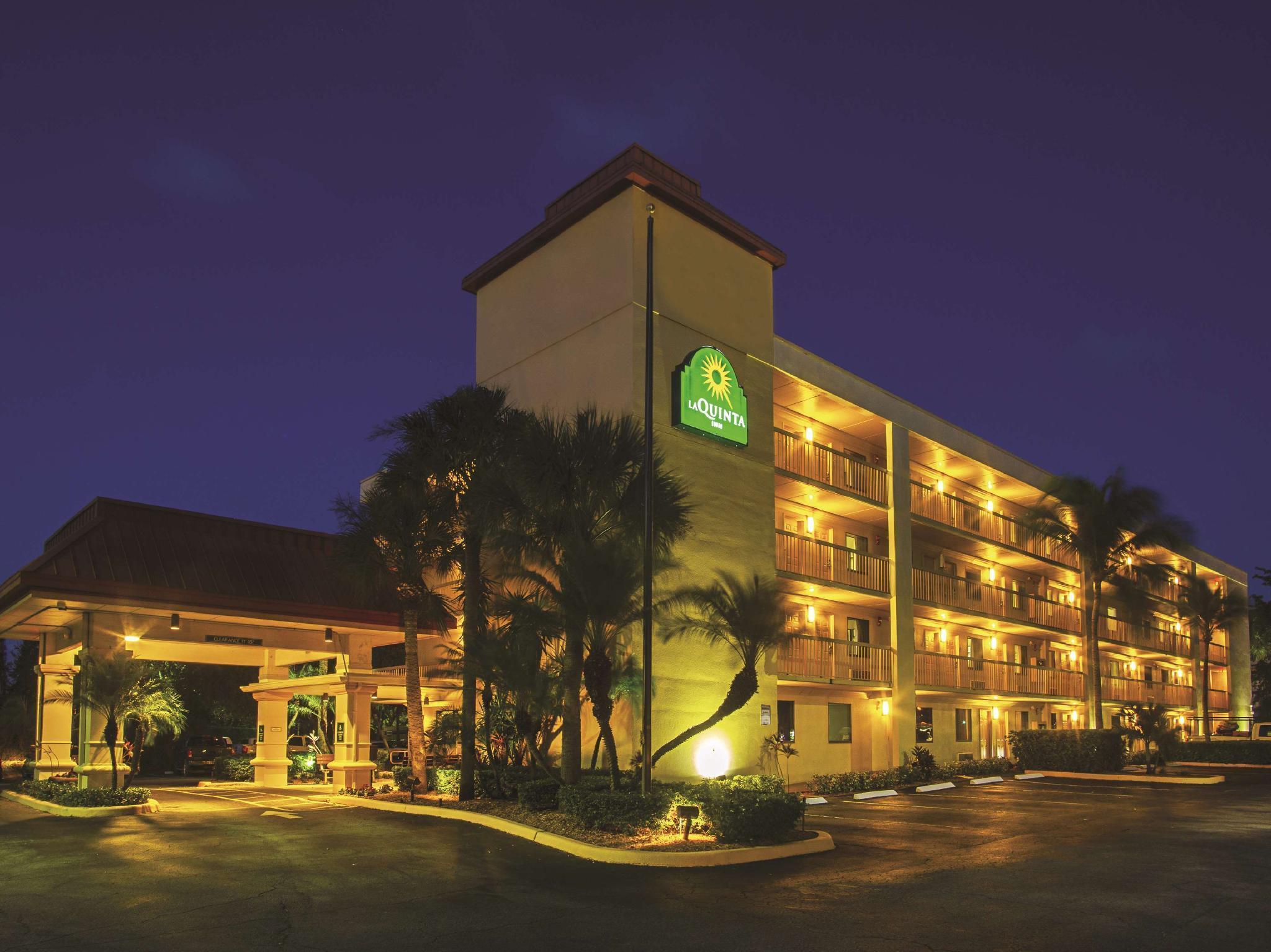 La Quinta Inn By Wyndham West Palm Beach - Florida Turnpike Bagian luar foto