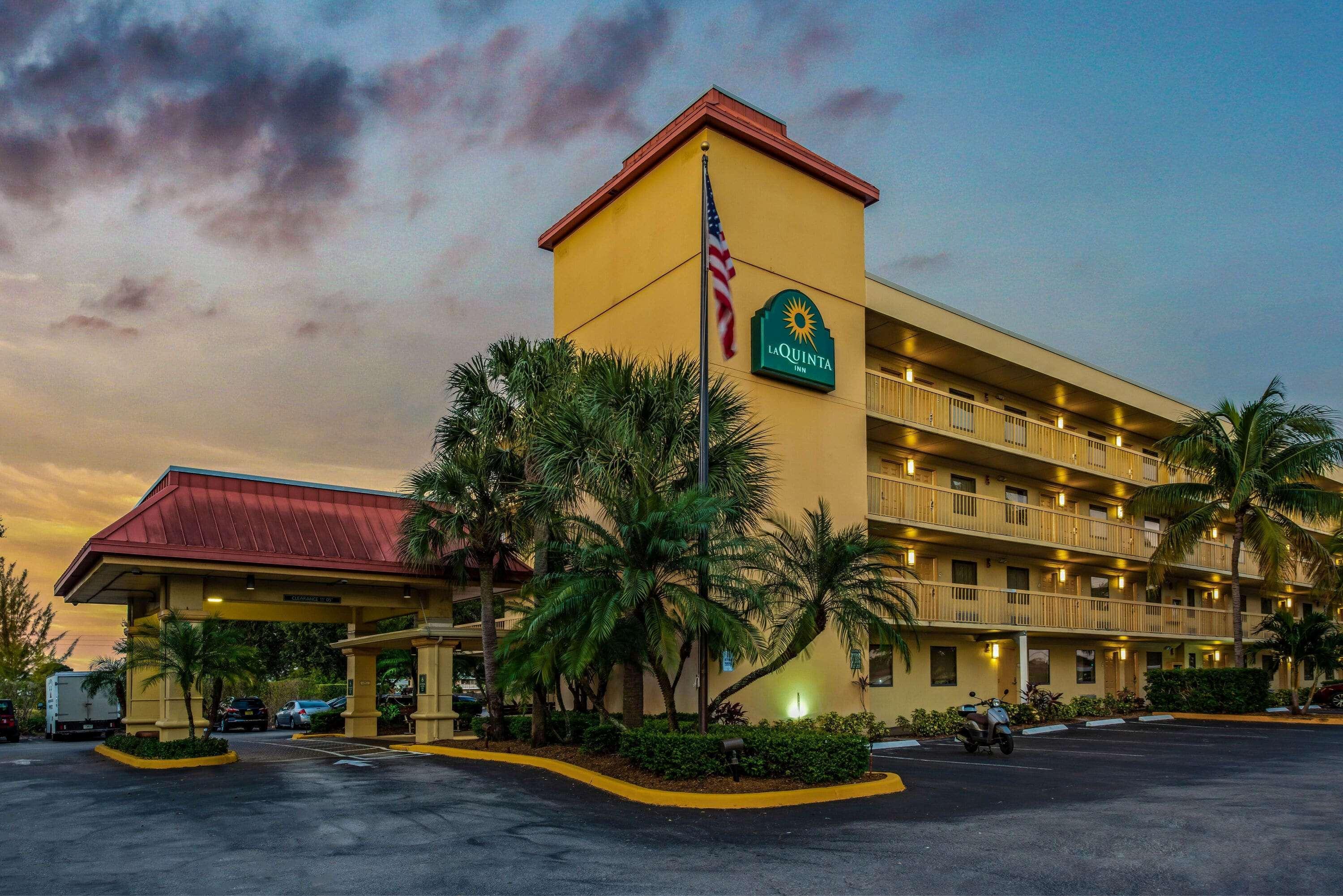 La Quinta Inn By Wyndham West Palm Beach - Florida Turnpike Bagian luar foto