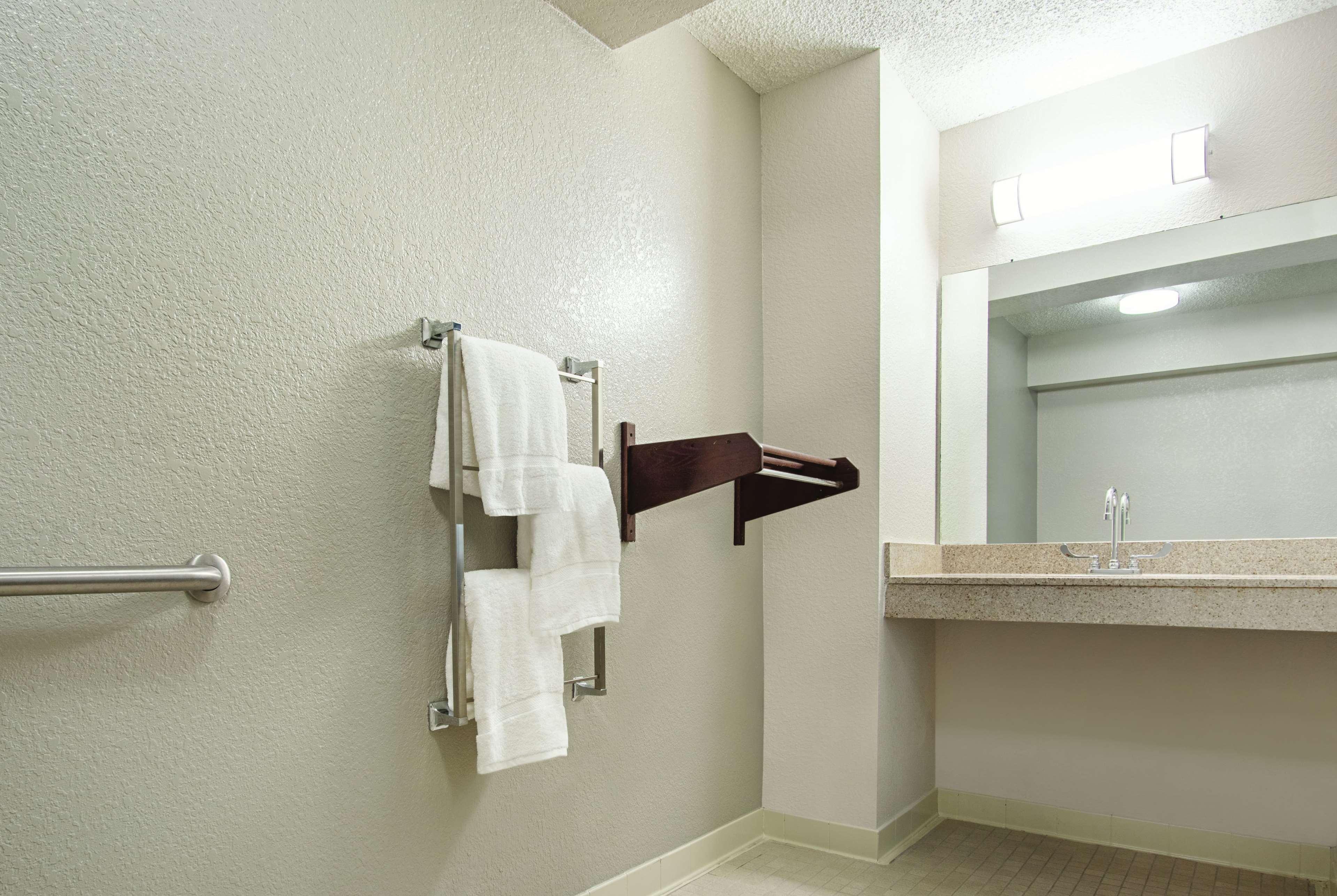 La Quinta Inn By Wyndham West Palm Beach - Florida Turnpike Bagian luar foto