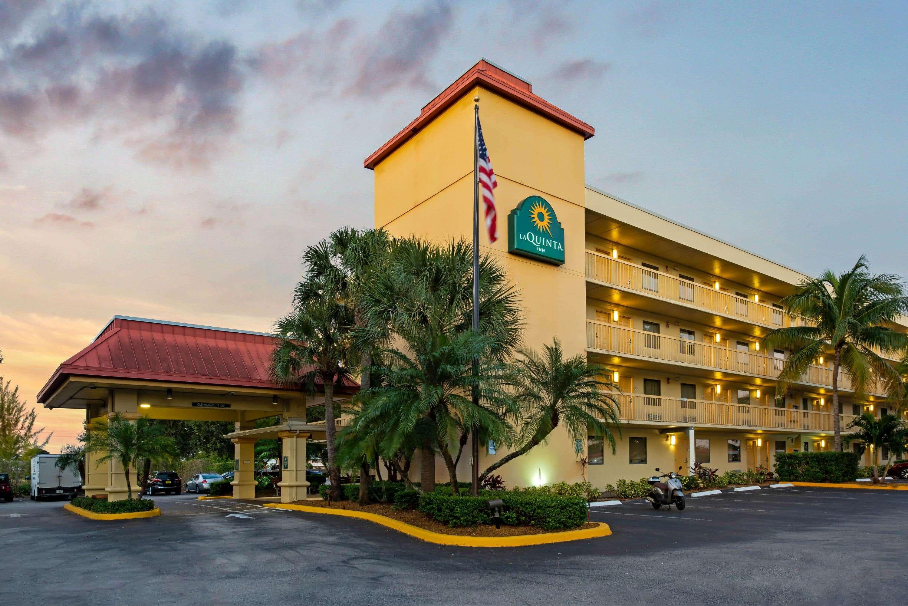 La Quinta Inn By Wyndham West Palm Beach - Florida Turnpike Bagian luar foto