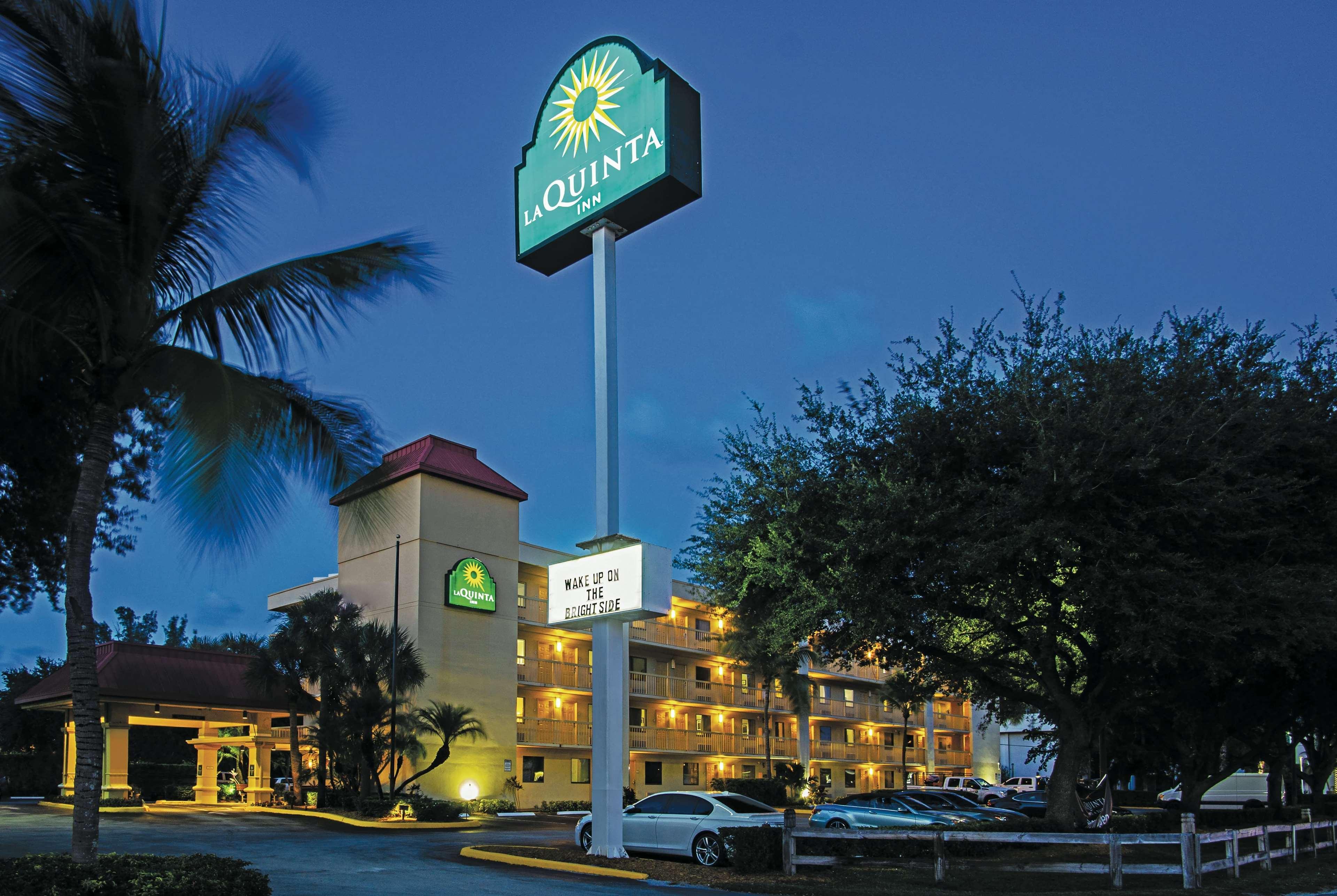 La Quinta Inn By Wyndham West Palm Beach - Florida Turnpike Bagian luar foto