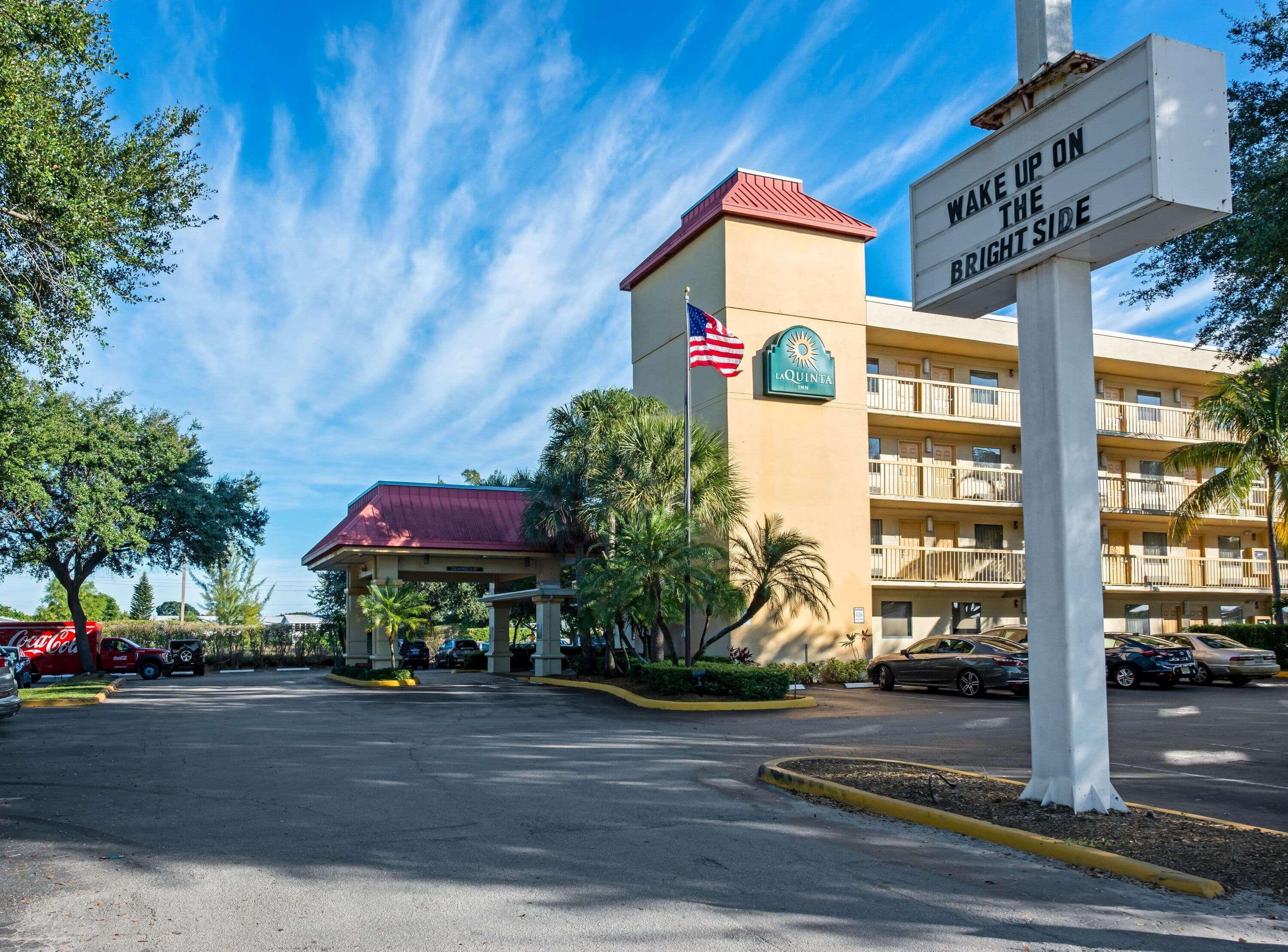 La Quinta Inn By Wyndham West Palm Beach - Florida Turnpike Bagian luar foto